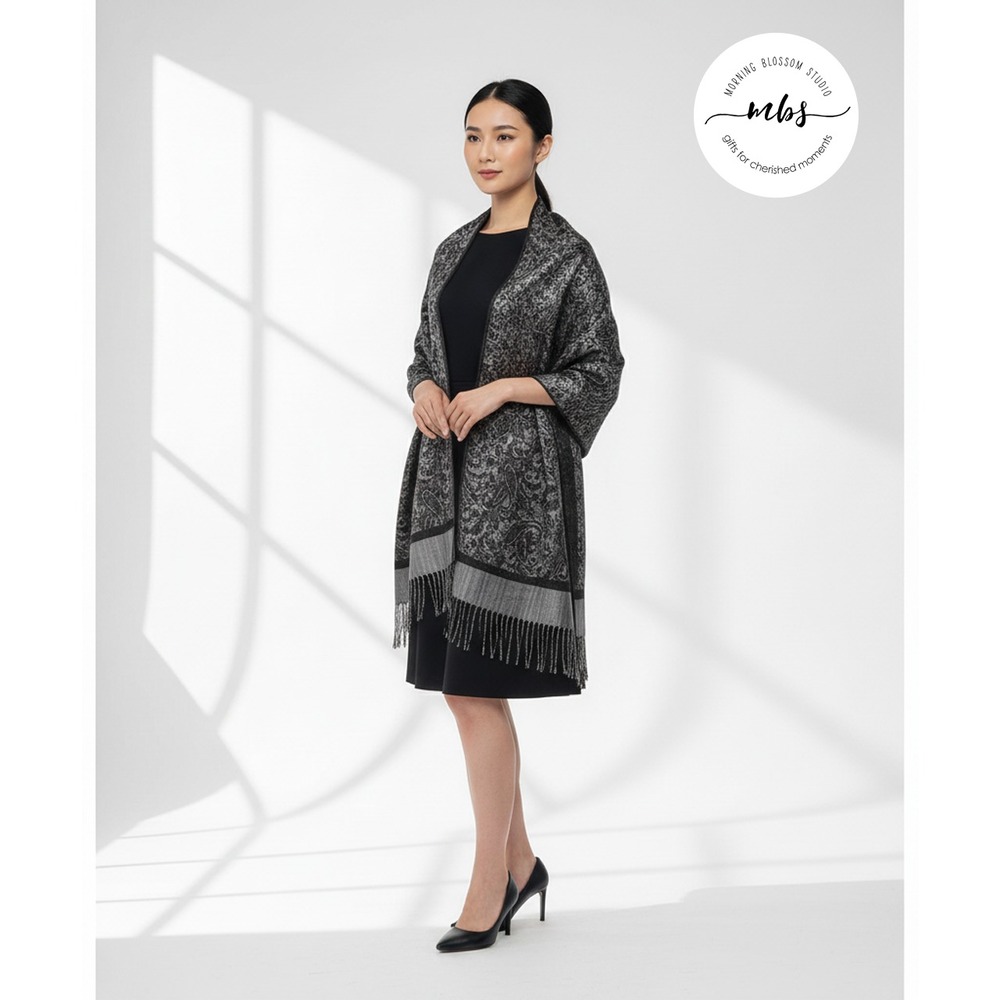 NIB Pashmina Silk and Pashmina Blend Paisley Patterned Gray Black Fringe Wrap
